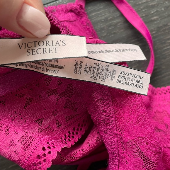 ⭐️3/$50 XS NWOT Victoria's Secret Padded Push-up Lace Bralette - Picture 3 of 3